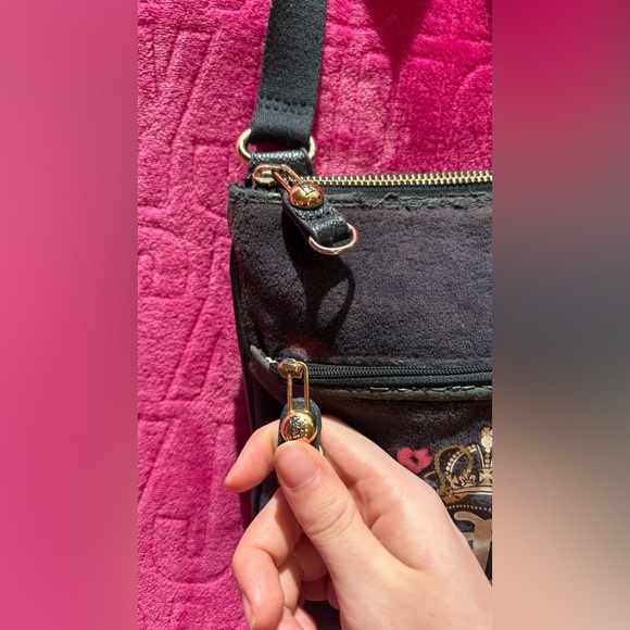 Juicy Couture Black Crossbody Bag Y2K Crest Logo - Picture 6 of 16